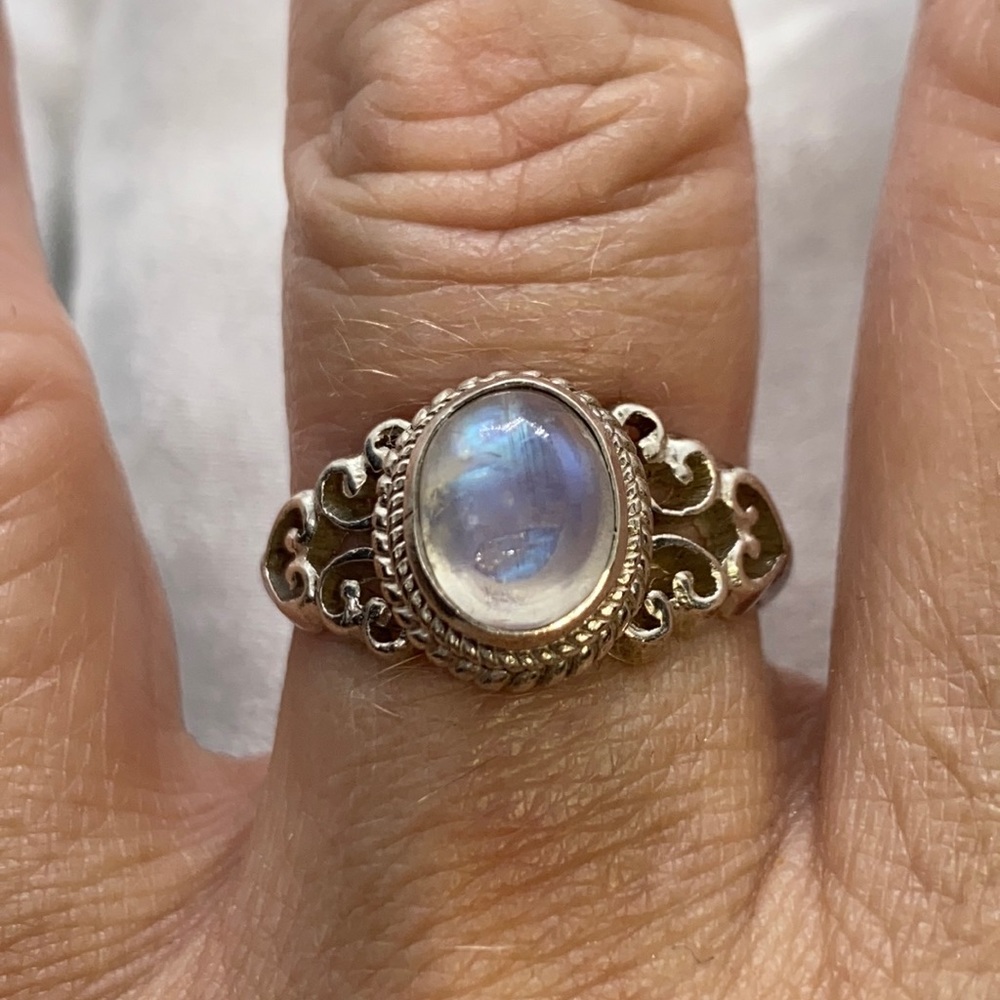 SS 925 & Moonstone vintage style ring.